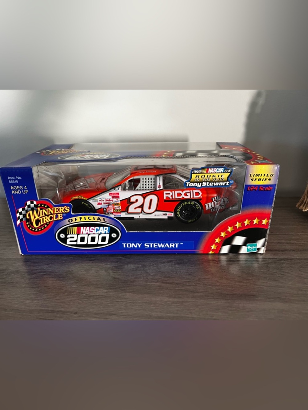 NASCAR Tony Stewart #20 Winners Circle 2000 Die-Cast 1:24 Car